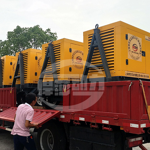 500立方柴油机水泵专车配货送往客户现场