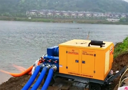 悍莎动力1500m³/h大流量排水泵车抽水现场